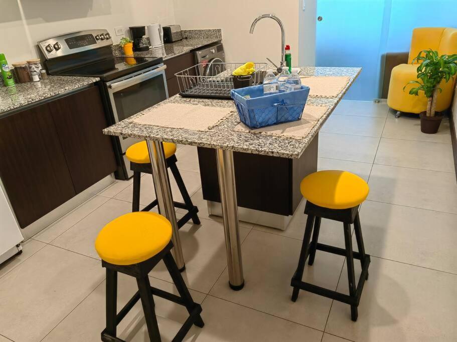 1102 Torre Los Yoses Hermoso Apartamento En Barrio Escalante Sin Parqueo San José Kültér fotó
