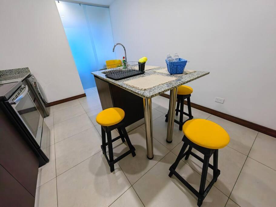 1102 Torre Los Yoses Hermoso Apartamento En Barrio Escalante Sin Parqueo San José Kültér fotó